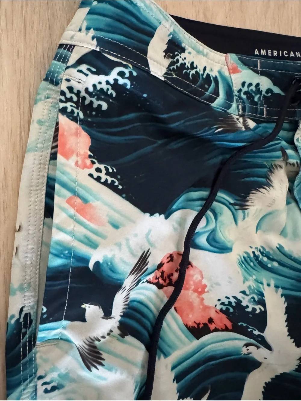 American Eagle men’s Small board shorts swim trunks surf waves white bird print